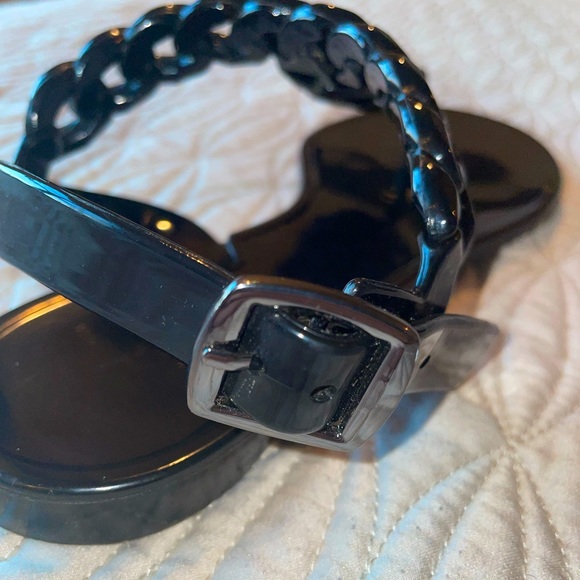 •Guess black sandals - Picture 5 of 5